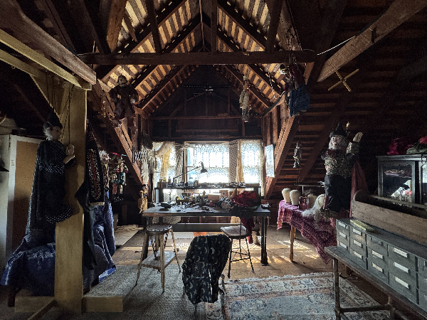 Alexandra Mazur, Set Decorator