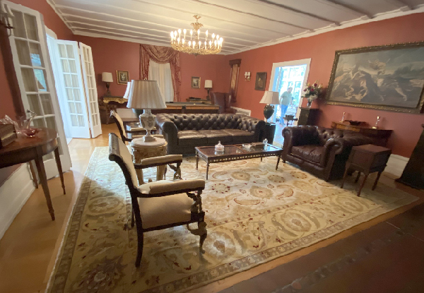 Alexandra Mazur Set Decorator